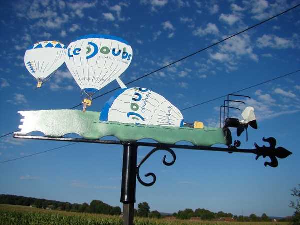 Cette girouette de montgolfières a été exposée à la "Fête du Vent" d'Arc-et-Senans en 2013 !